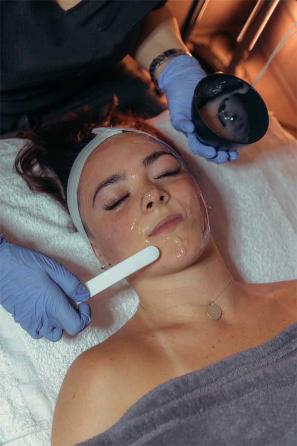 CO2LIFT Pro treatment application in luxury medical spa setting