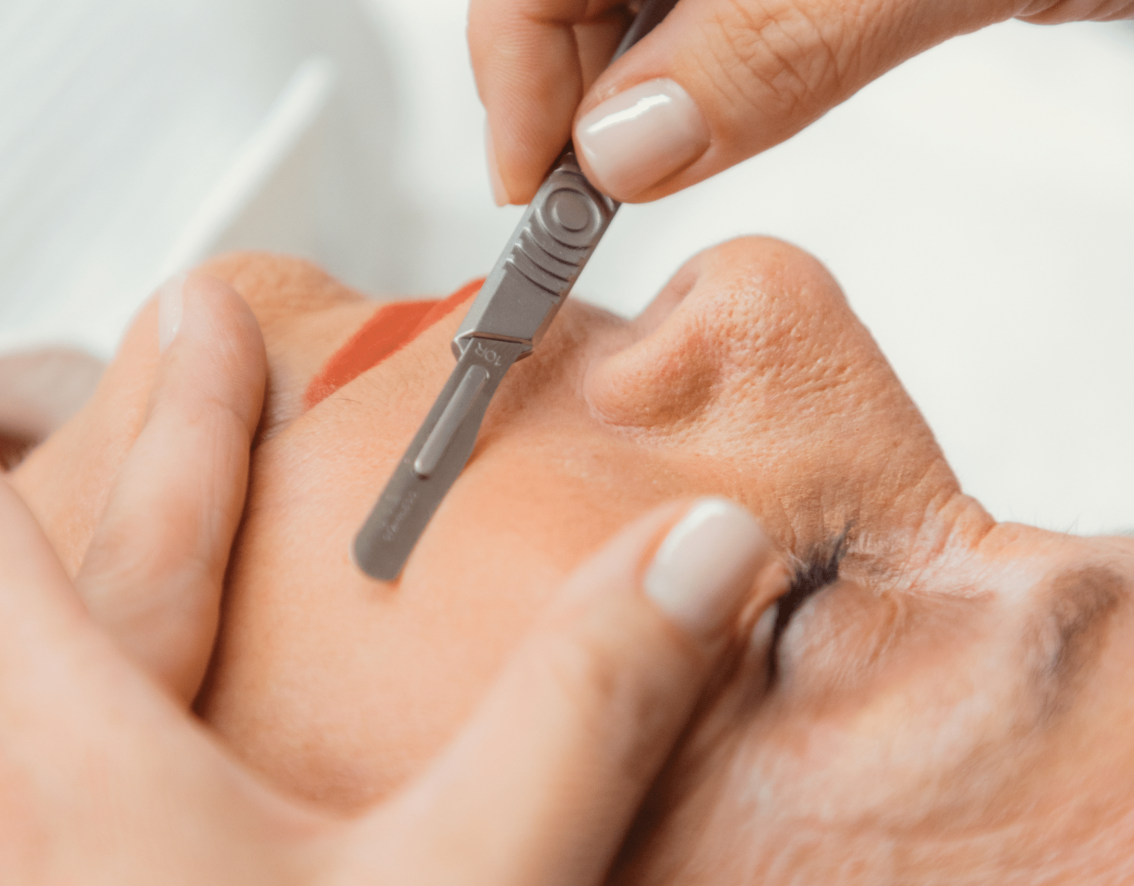 FREE DERMAPLANING WITH FACIAL